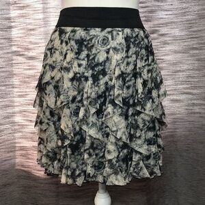 STUDIO Y ELASTIC WAIST LINED RUFFLES SKIRT MEDIUM  BLACK & CREAM